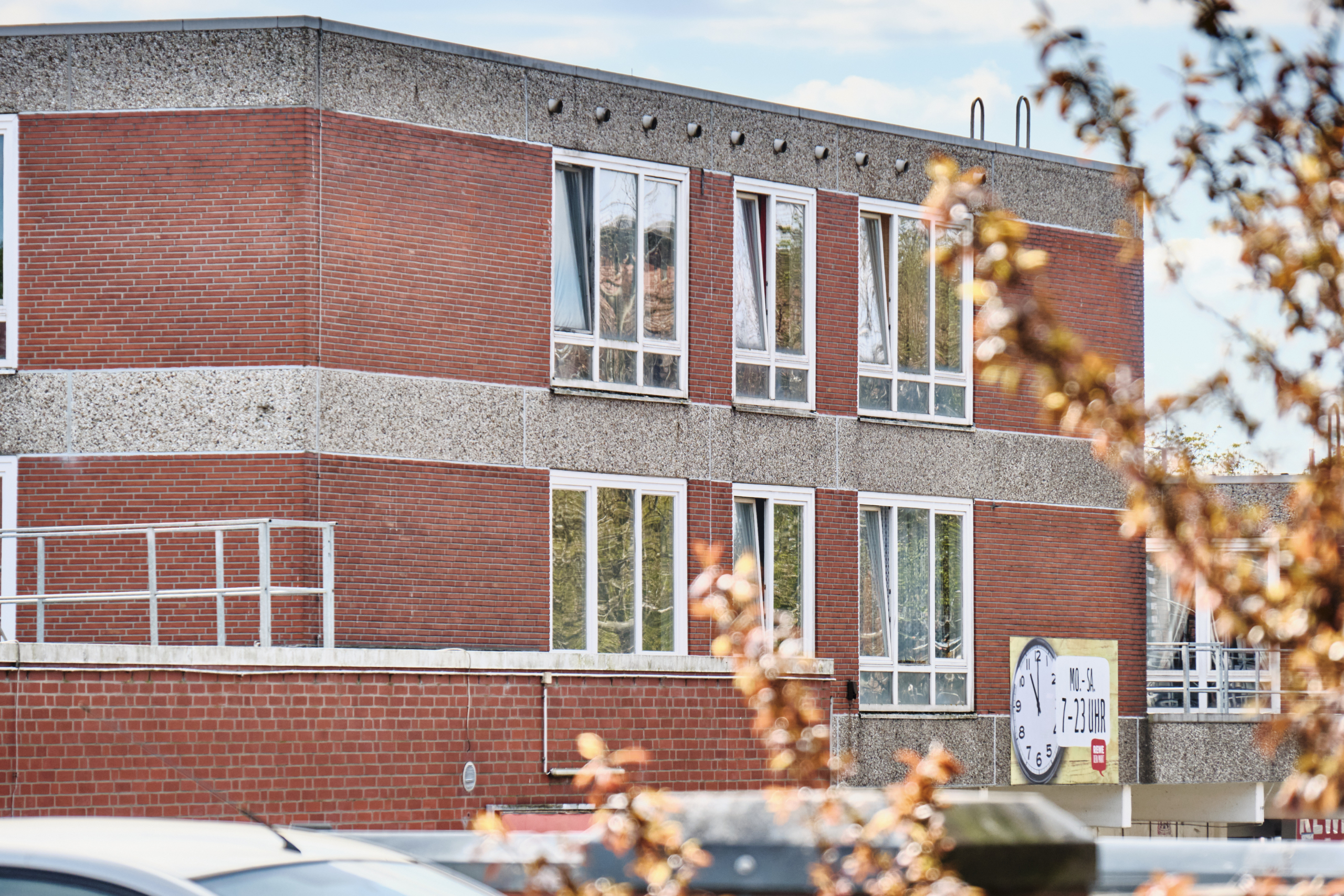 Direkt vom Eigentümer: helle und charmante Wohnung in gepflegtem Umfeld - Hausansicht