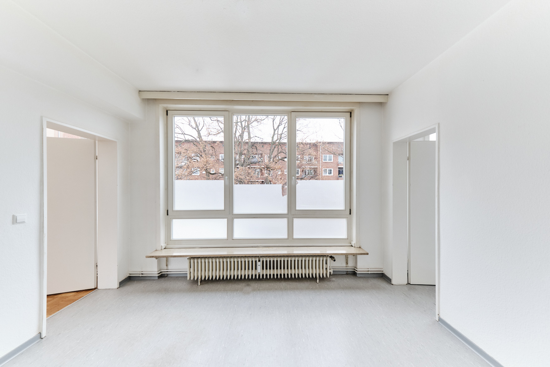 Direkt vom Eigentümer: helle und charmante Wohnung in gepflegtem Umfeld - Flur