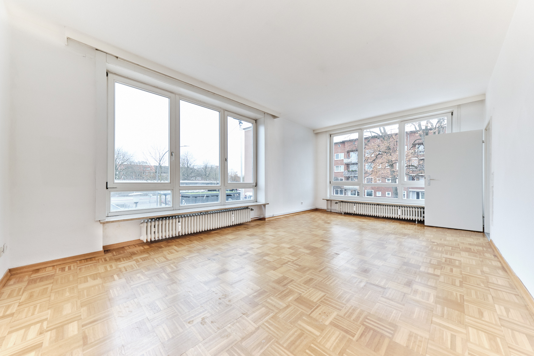 Direkt vom Eigentümer: helle und charmante Wohnung in gepflegtem Umfeld - Wohnzimmer