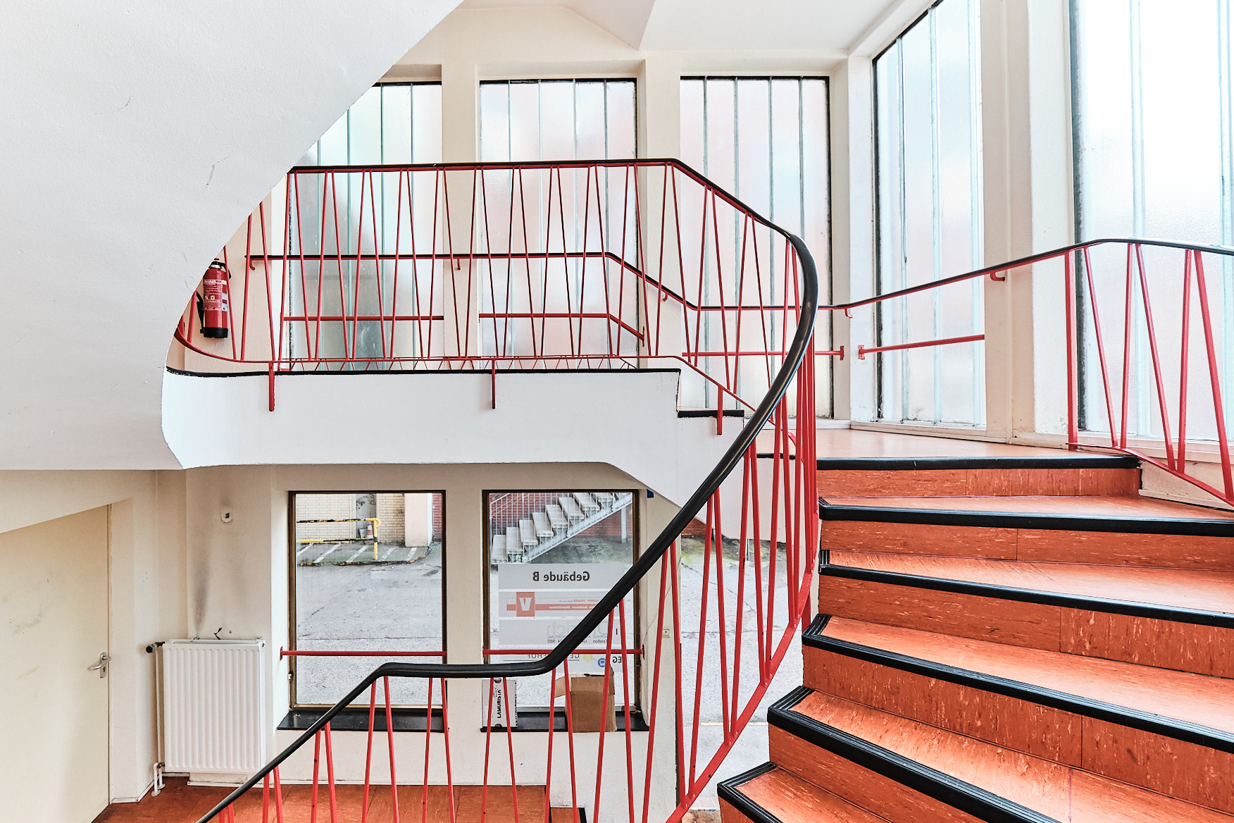 Direkt vom Eigentümer: Bürofläche mit individuellem Charme - Treppenhaus