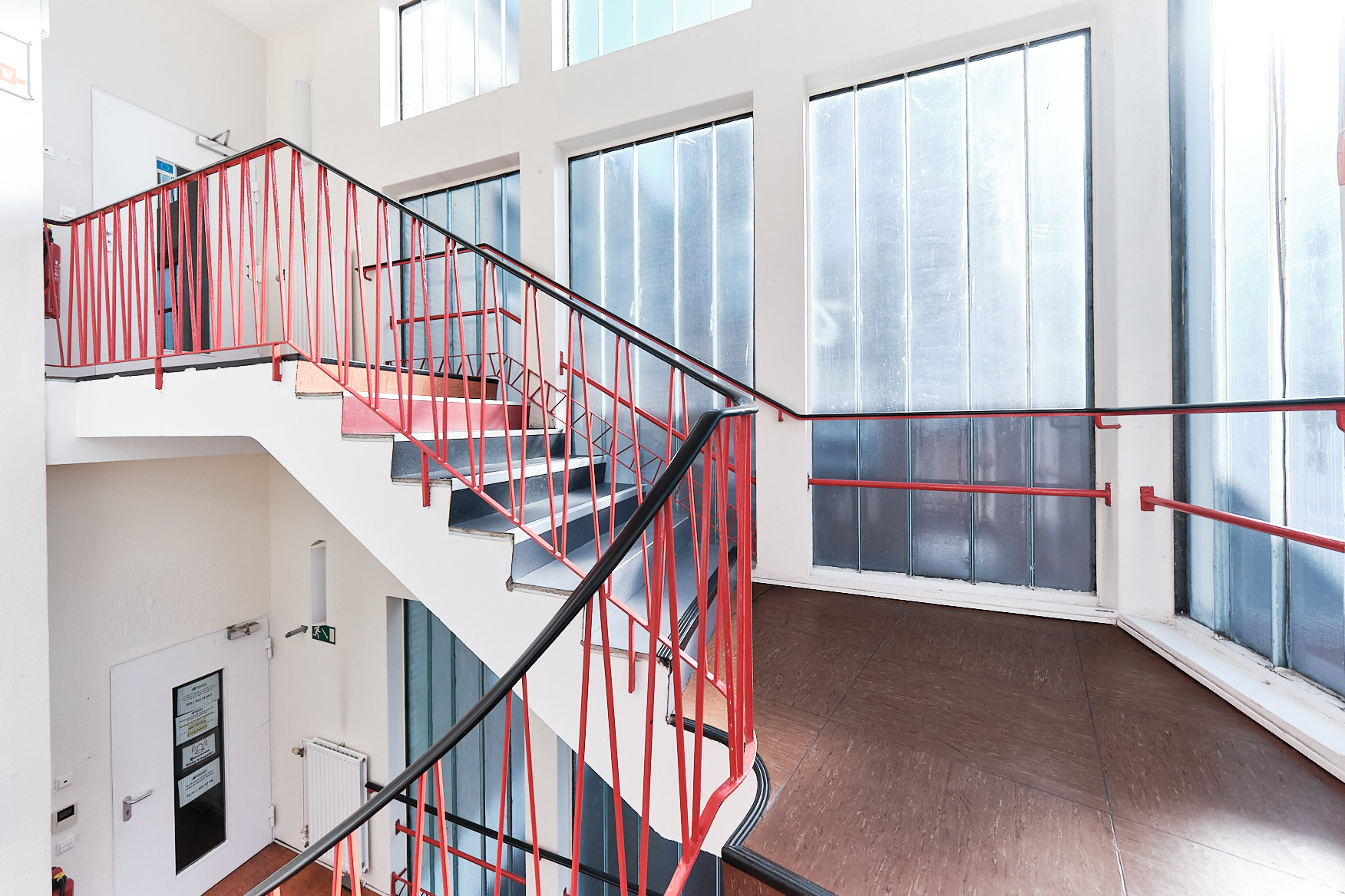 Direkt vom Eigentümer: Bürofläche mit individuellem Charme - Treppenhaus