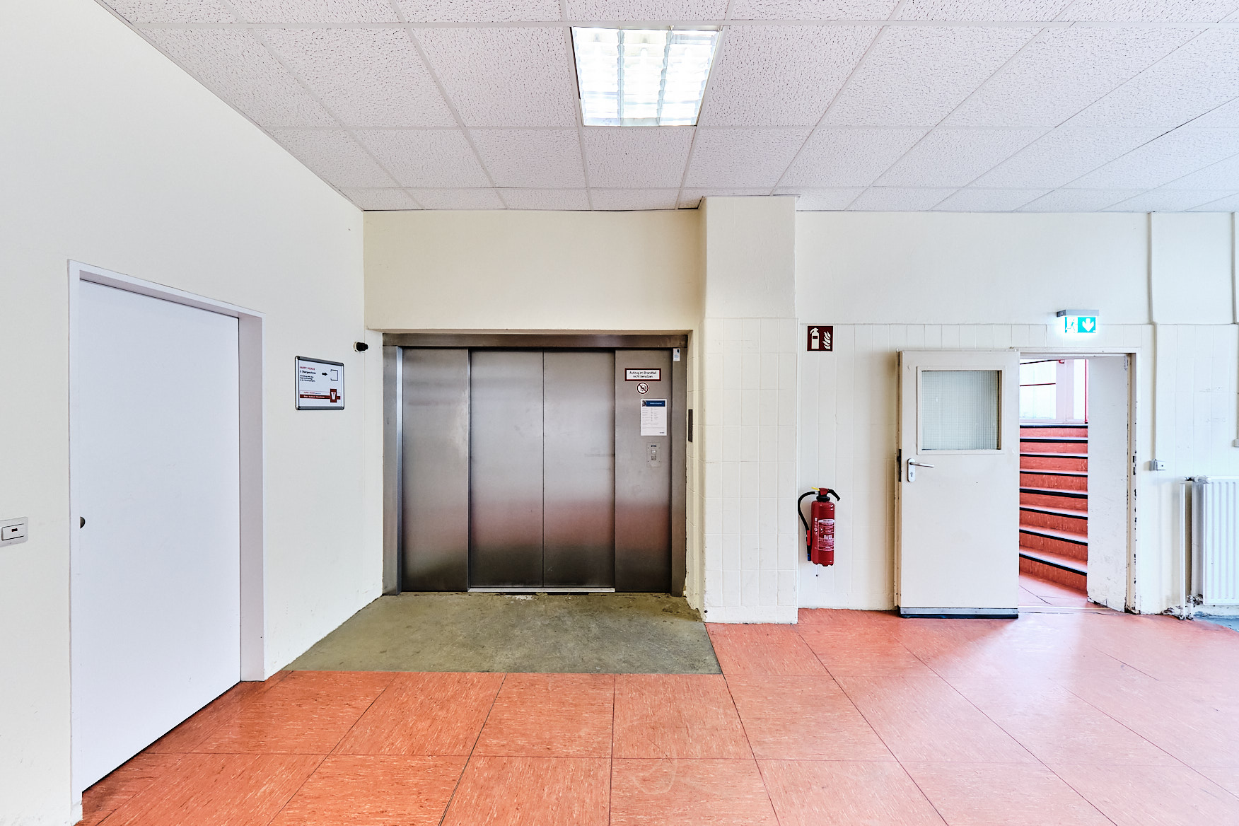 Direkt vom Eigentümer: Bürofläche mit individuellem Charme - Treppenhaus